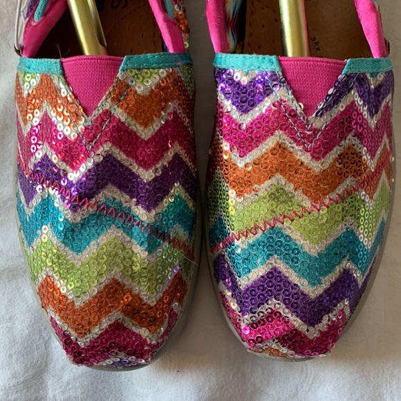 Lil Bobs from Sketchers Girls Size 4.5 Sequins Rainbow Colored Slip-On Shoes - Picture 2 of 6